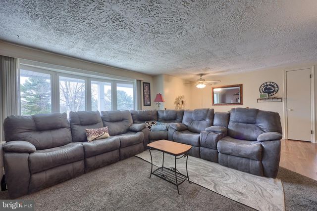 417 FREDERICK DR, Dallastown, PA 17313