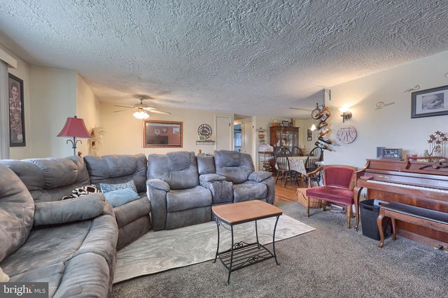 417 FREDERICK DR, Dallastown, PA 17313