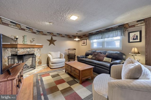 417 FREDERICK DR, Dallastown, PA 17313