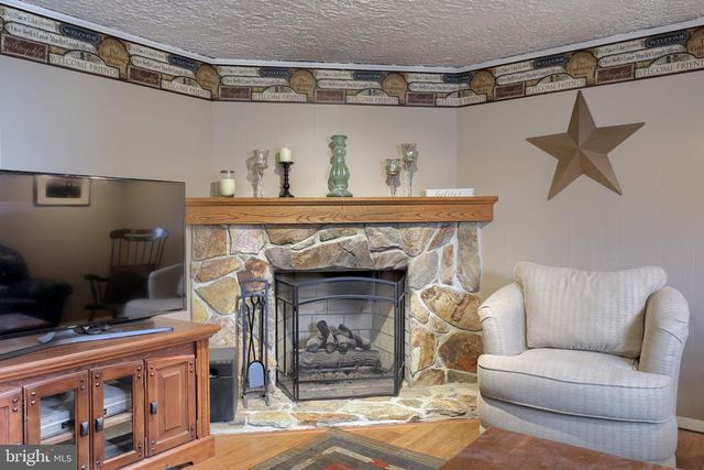 417 FREDERICK DR, Dallastown, PA 17313