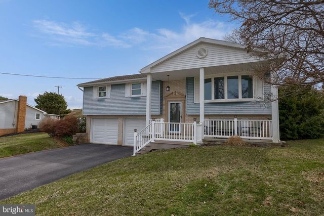 417 FREDERICK DR, Dallastown, PA 17313