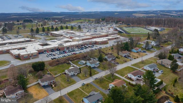 417 FREDERICK DR, Dallastown, PA 17313