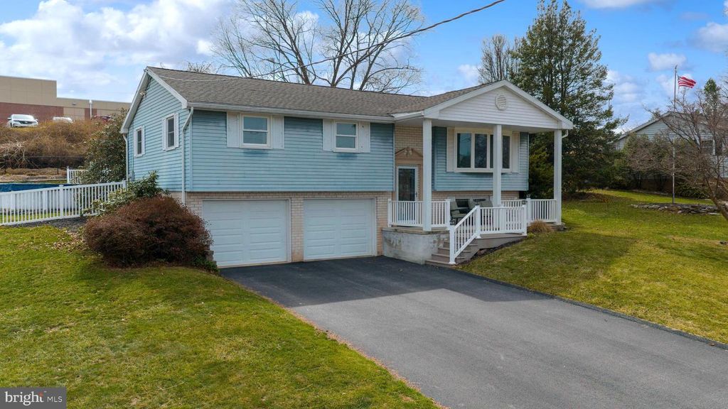 417 FREDERICK DR, Dallastown, PA 17313