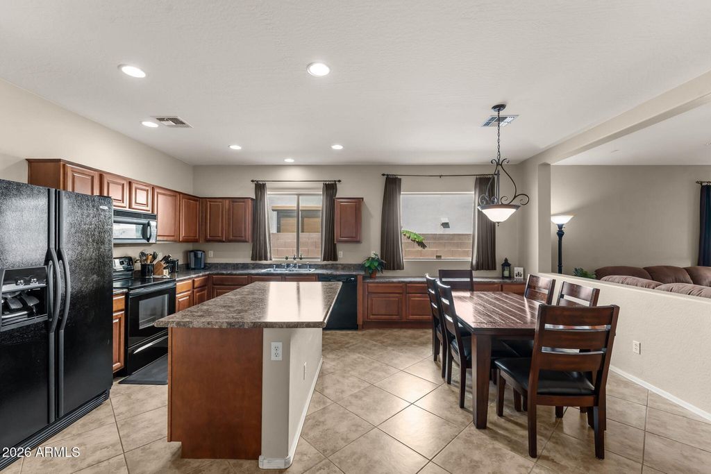 17632 W ACAPULCO Lane, Surprise, AZ 85388 — photo 4