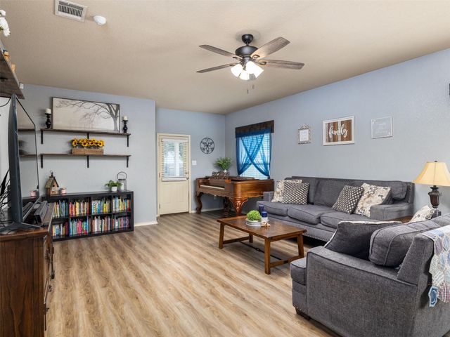 1016 Hondo LN, Hutto, TX 78634