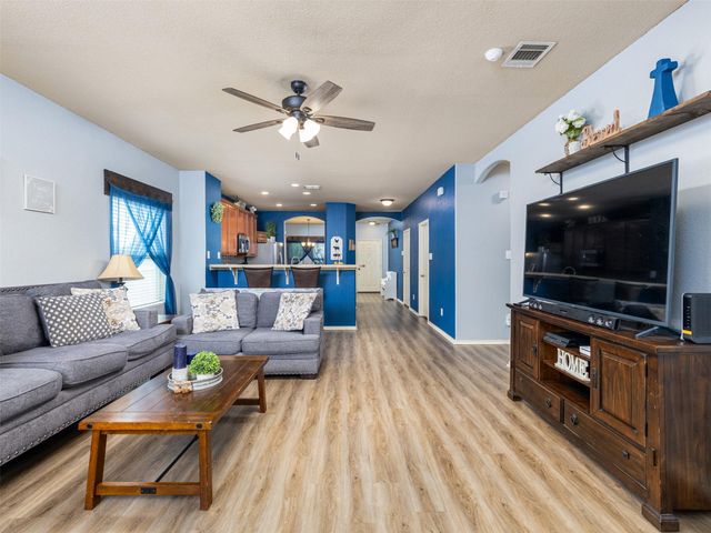 1016 Hondo LN, Hutto, TX 78634