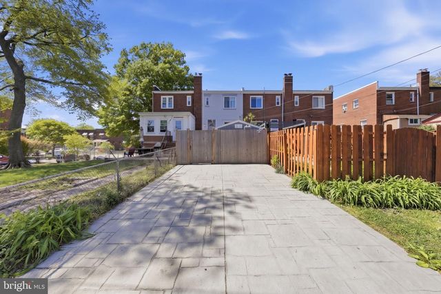 236 WESMOND DR, Alexandria, VA 22305