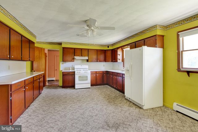 2482 PINE GROVE RD, York, PA 17403