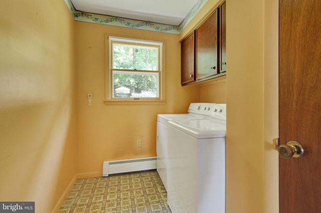 2482 PINE GROVE RD, York, PA 17403