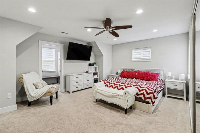 555 S Winding Drive, Waterford, MI 48328
