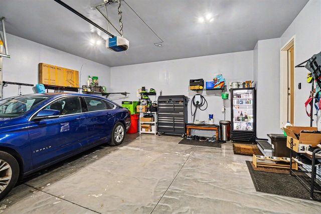 555 S Winding Drive, Waterford, MI 48328