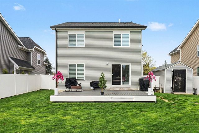 555 S Winding Drive, Waterford, MI 48328