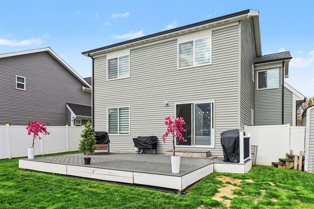 555 S Winding Drive, Waterford, MI 48328