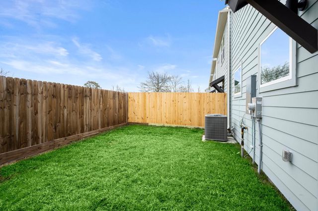 8114 Esther Acres, Houston, TX 77088