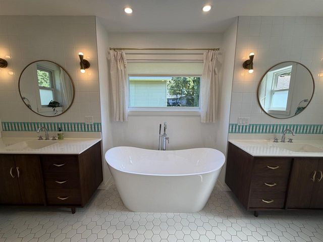 5533 Main Street, Mcfarland, WI 53558