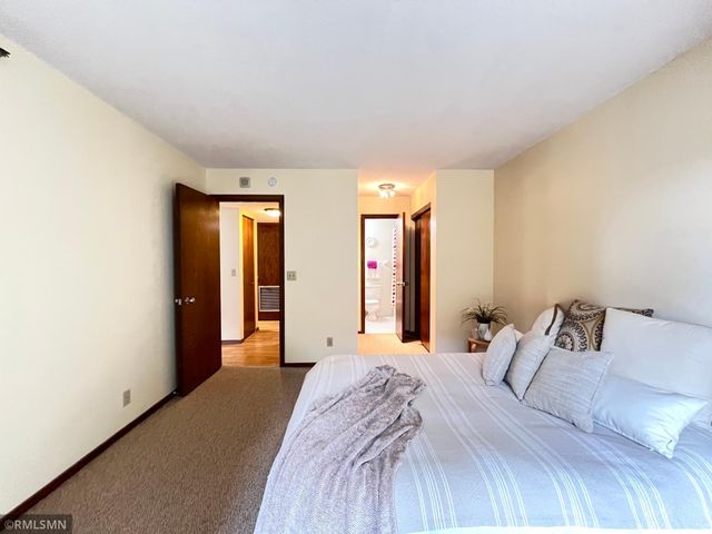 26 10th Street W 607, Saint Paul, MN 55102