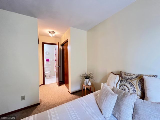 26 10th Street W 607, Saint Paul, MN 55102