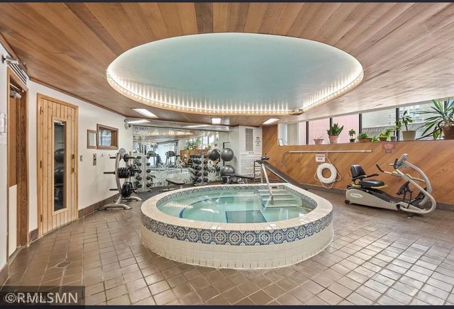 26 10th Street W 607, Saint Paul, MN 55102