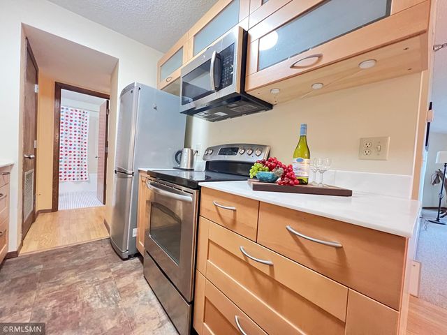 26 10th Street W 607, Saint Paul, MN 55102