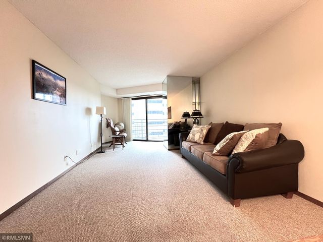 26 10th Street W 607, Saint Paul, MN 55102