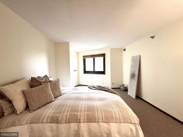 26 10th Street W 607, Saint Paul, MN 55102
