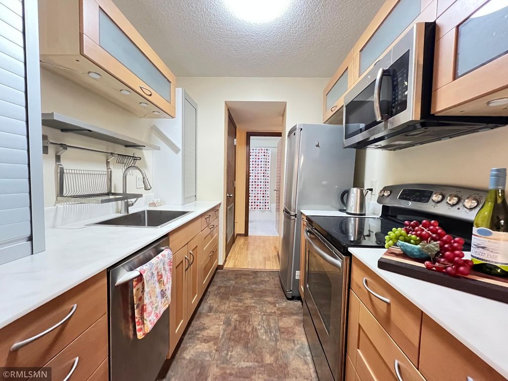 26 10th Street W 607, Saint Paul, MN 55102