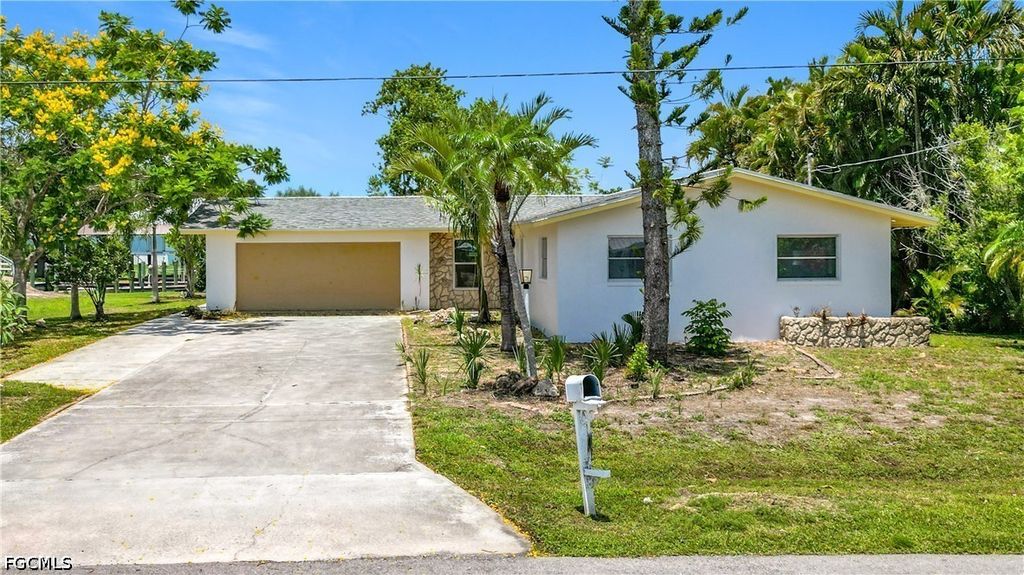 2137 Saint Croix AVE, Fort Myers, FL 33905