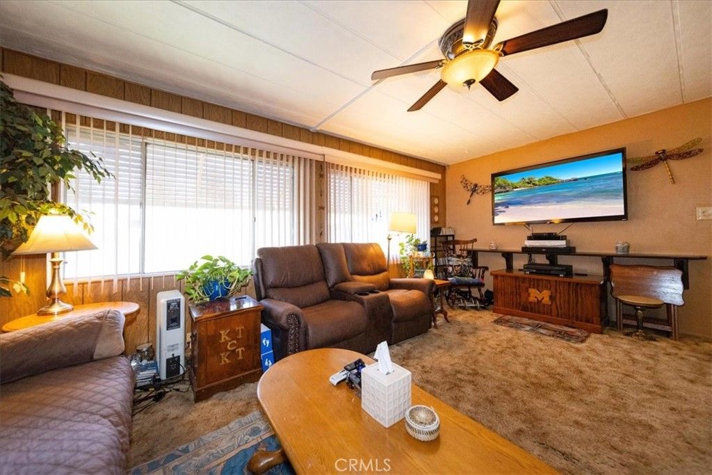 Image 11 of property listing at 725 W Thornton 68, Hemet, CA 92543