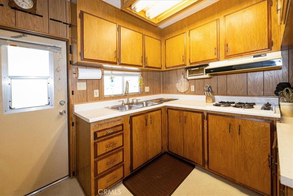 Image 16 of property listing at 725 W Thornton 68, Hemet, CA 92543