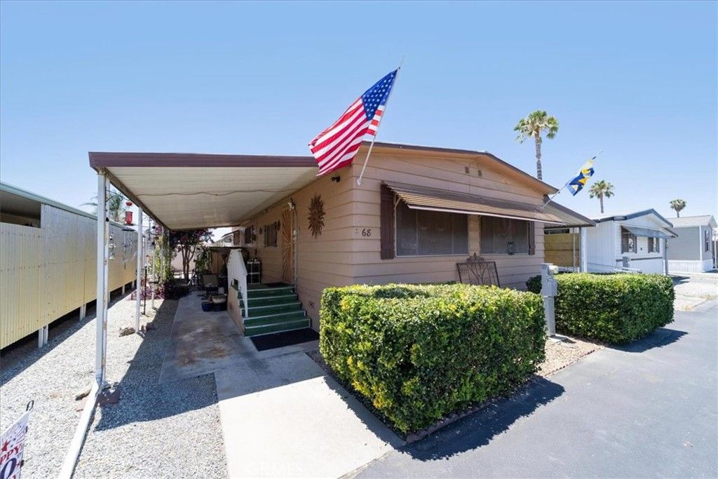 Image 2 of property listing at 725 W Thornton 68, Hemet, CA 92543