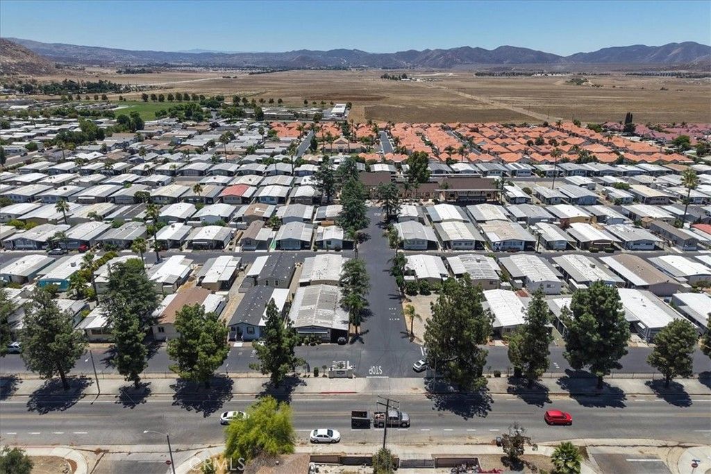 Image 34 of property listing at 725 W Thornton 68, Hemet, CA 92543