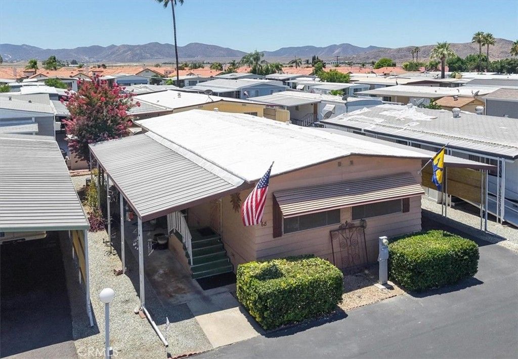 Image 6 of property listing at 725 W Thornton 68, Hemet, CA 92543