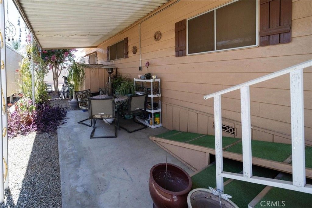 Image 7 of property listing at 725 W Thornton 68, Hemet, CA 92543