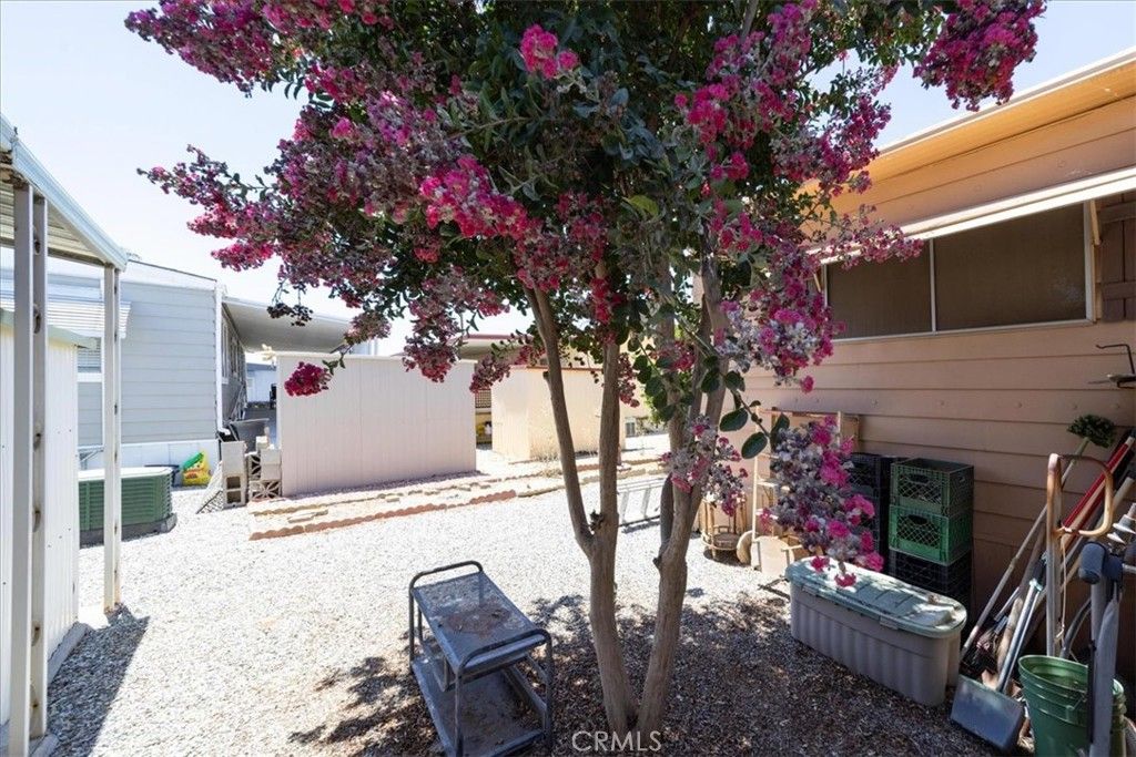 Image 8 of property listing at 725 W Thornton 68, Hemet, CA 92543