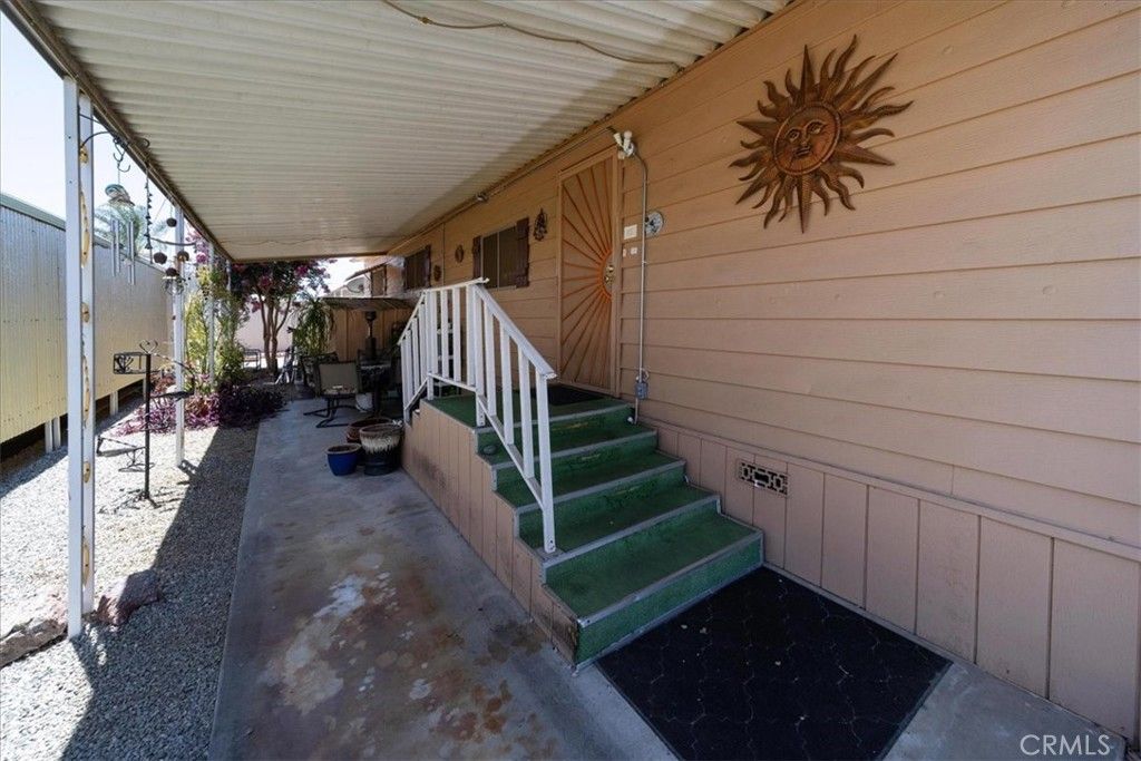 Image 9 of property listing at 725 W Thornton 68, Hemet, CA 92543