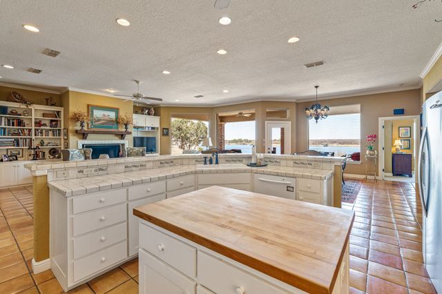 4204 Bluff View Drive, Granbury, TX 76048