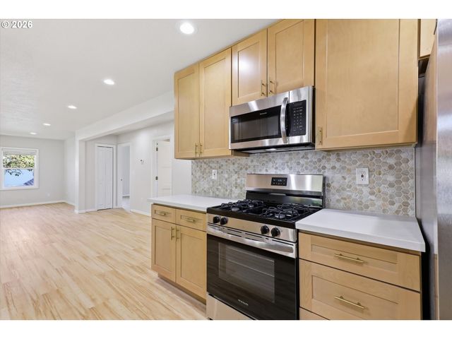 15938 Se ALDER St, Portland, OR 97233