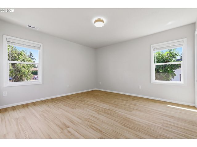 15938 Se ALDER St, Portland, OR 97233