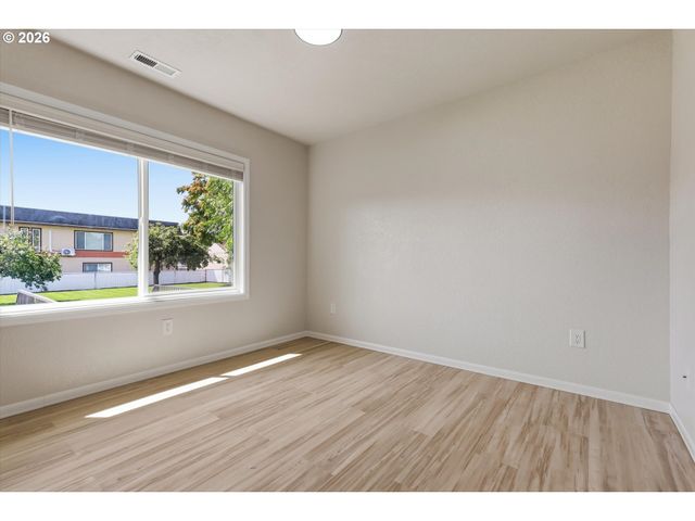 15938 Se ALDER St, Portland, OR 97233
