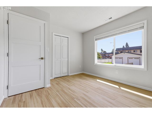 15938 Se ALDER St, Portland, OR 97233