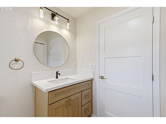 15938 Se ALDER St, Portland, OR 97233