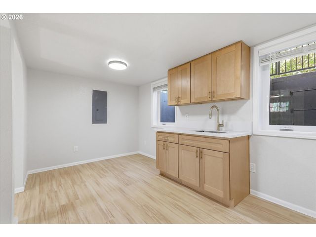 15938 Se ALDER St, Portland, OR 97233