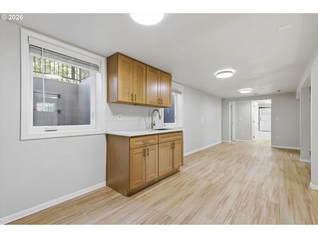 15938 Se ALDER St, Portland, OR 97233