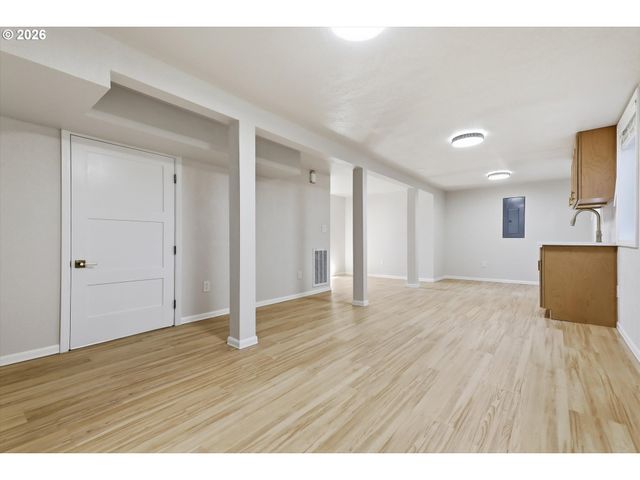 15938 Se ALDER St, Portland, OR 97233