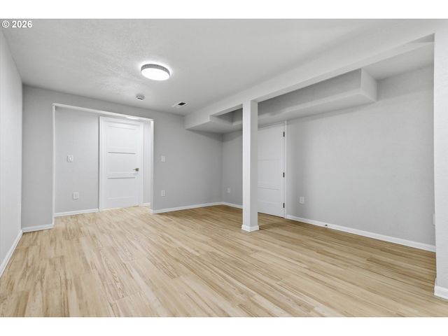 15938 Se ALDER St, Portland, OR 97233