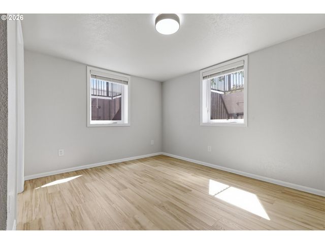 15938 Se ALDER St, Portland, OR 97233