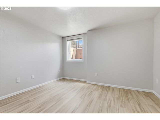 15938 Se ALDER St, Portland, OR 97233