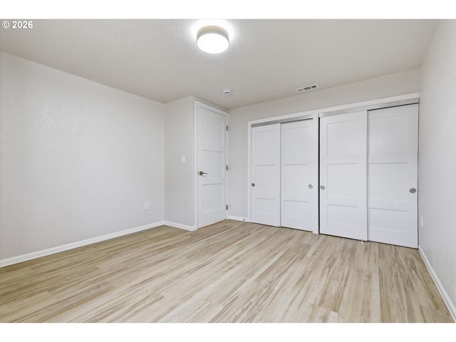 15938 Se ALDER St, Portland, OR 97233
