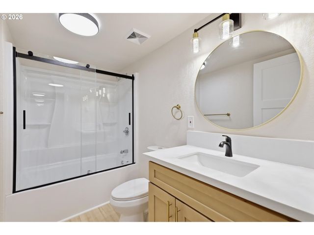 15938 Se ALDER St, Portland, OR 97233