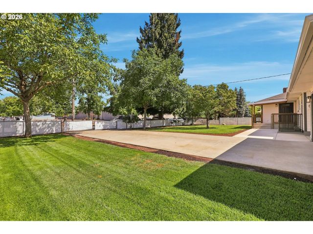15938 Se ALDER St, Portland, OR 97233
